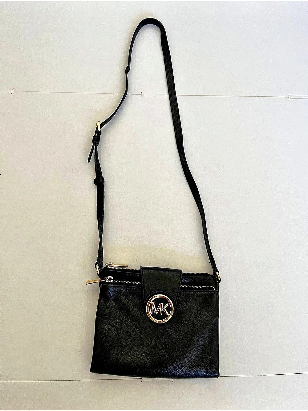 Michael Kors Jet Set Medium Saffiano Leather Smartphone Double-Zip Crossbody Bag